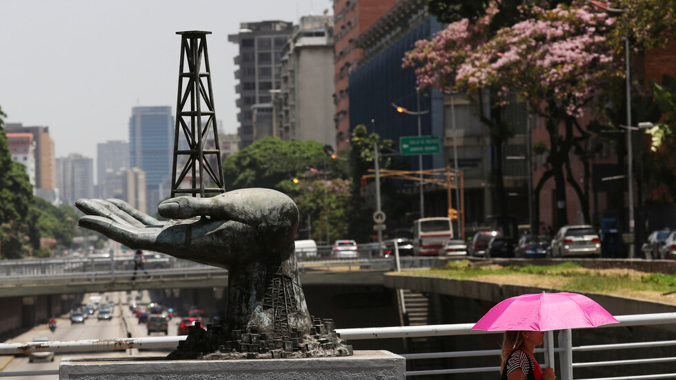 طهران تنفي اتهام واشنطن لها بمساعدة القطاع النفطي في فنزويلا