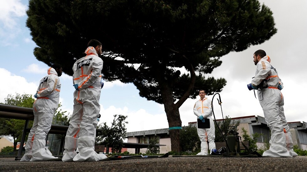 العمال في البرتغال يحتفلون بعيدهم في الشوارع في ظل قيود كورونا