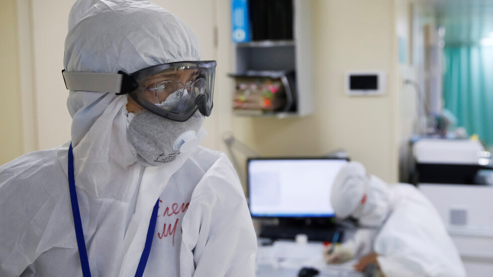 طبيب روسي: من المؤلم مشاهدة شباب يصارعون الموت ولا حيلة لهم أمام كورونا