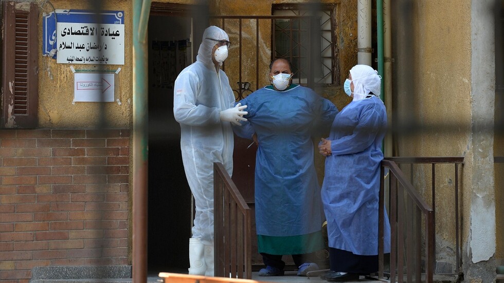 نقابة أطباء مصر تطالب بتطبيق إجراءات لحماية الطواقم الطبية