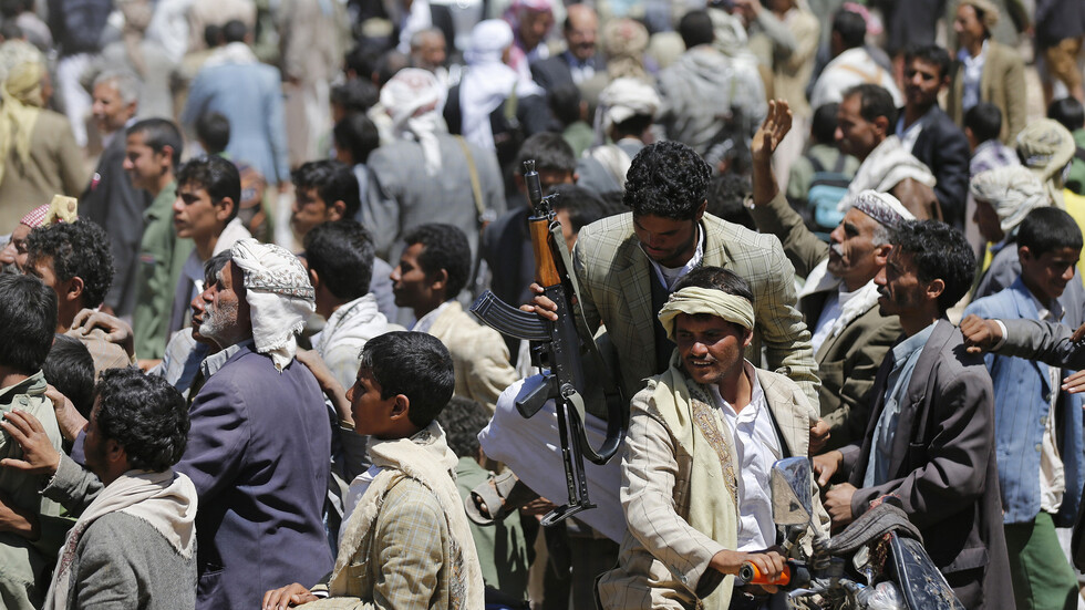 مستشار الرئيس اليمني يدعو إلى دعم انتفاضة قبلية ضد الحوثيين