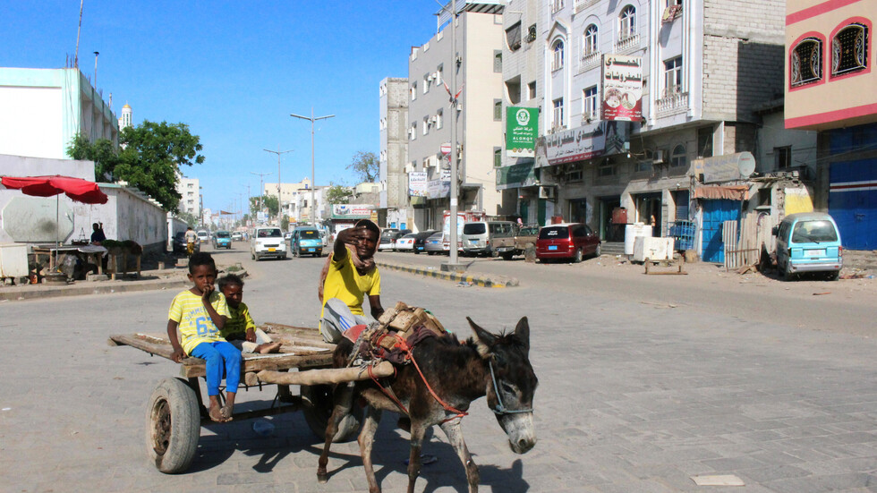 وزير الصحة اليمني يدعو لفرض حظر التجوال في عدن