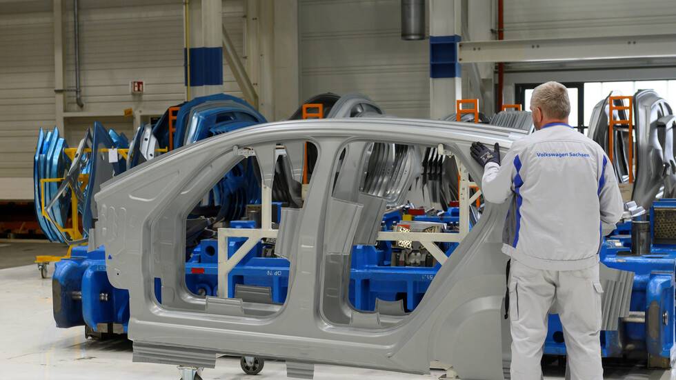 انخفاض الطلبيات الصناعية في ألمانيا إلى مستوى قياسي