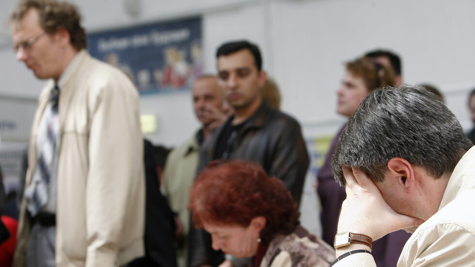 عدد العاطلين عن العمل في روسيا يرتفع في مارس وأبريل إلى 1.2 مليون شخص