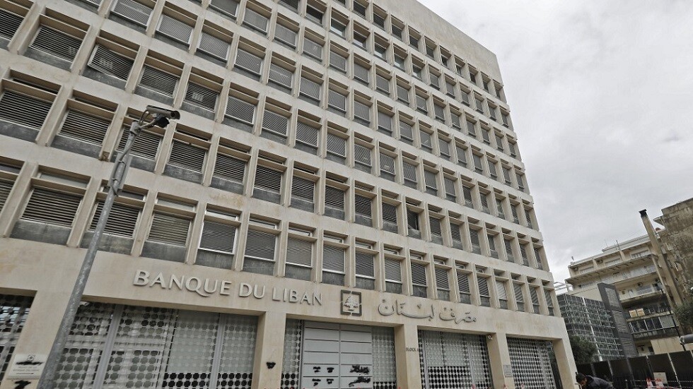 بنوك لبنان تسعى لتفادي شطب شبه كلي بعد أن حاصرتها المشاكل