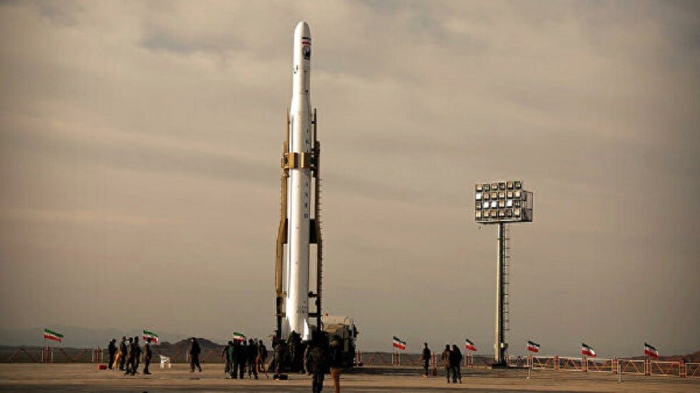 خامنئي: إيران قادرة على وضع قمر صناعي في مدار ارتفاعه 36 ألف كيلومتر