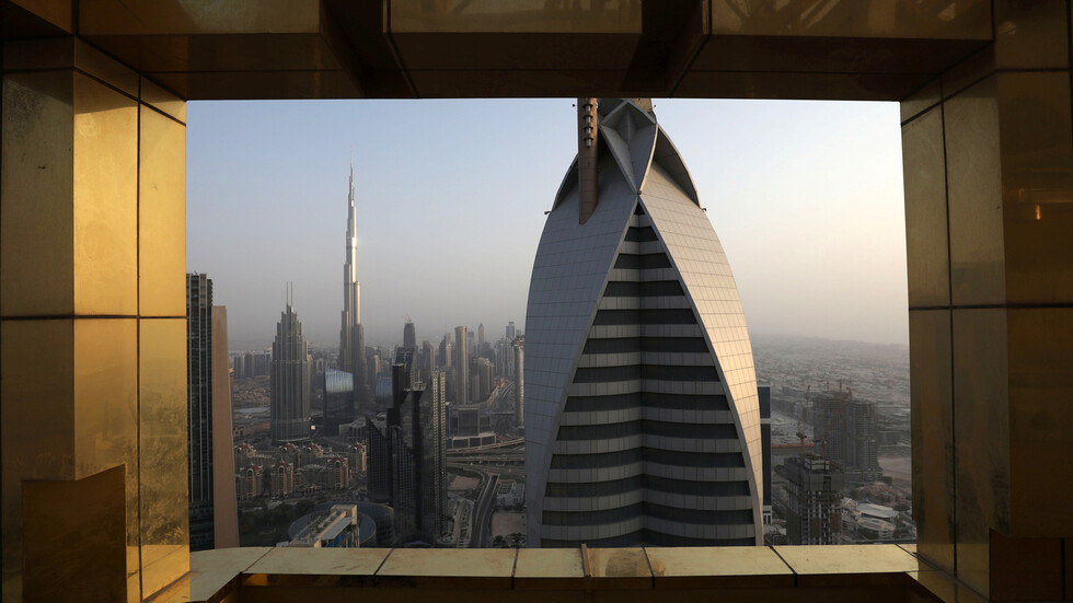 الإمارات.. 8 وفيات وأكثر من 500 إصابة بكورونا خلال يوم