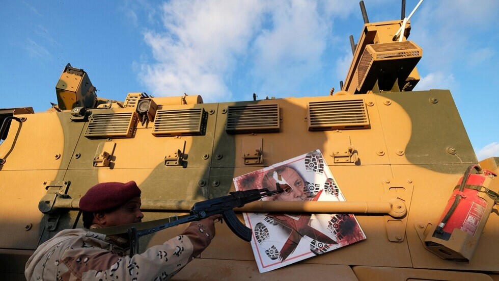 ليبيا.. تعرض محيط سفارتي تركيا وإيطاليا بطرابلس لقصف من قوات حفتر