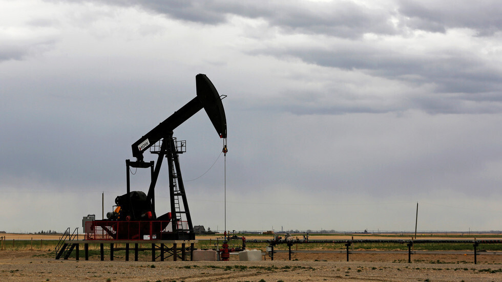 النفط يصعد مدعوما بأمل تعافي الطلب