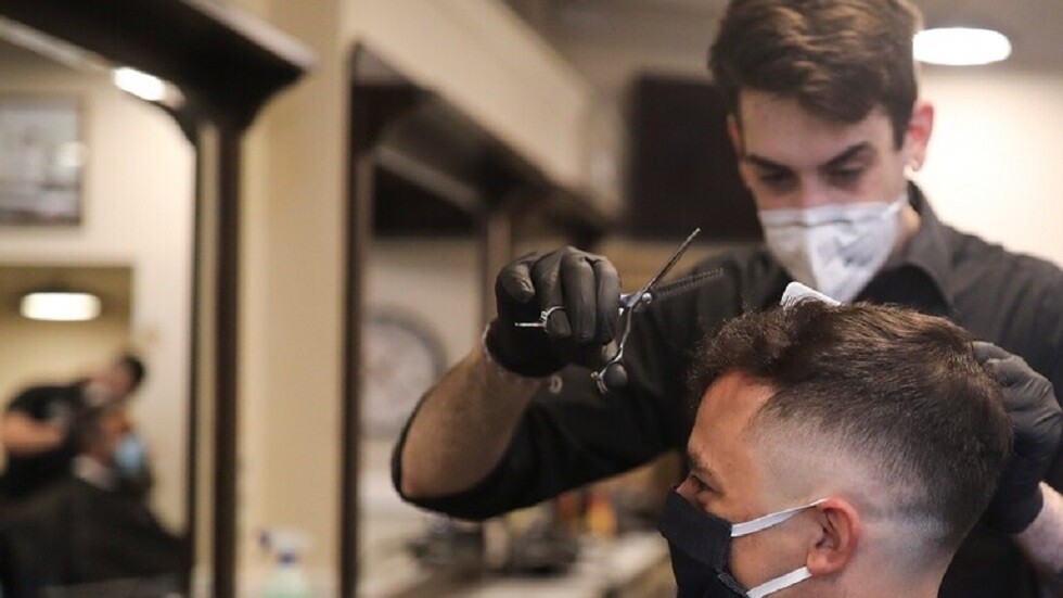 لماذا ينبغي الاستمرار في ارتداء الكمامات؟