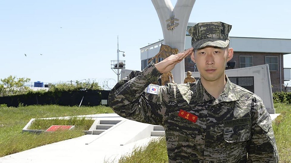 نجم توتنهام يتفوق في نهاية تدريباته العسكرية