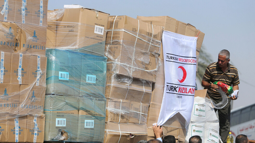 طائرة المساعدات الطبية التركية بين تونس وليبيا