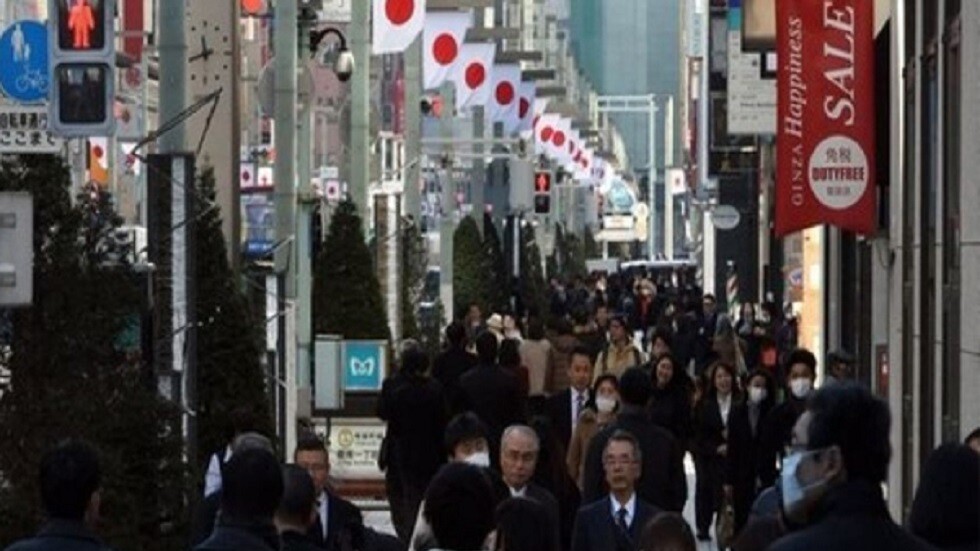 شركات يابانية تستأنف العمل والحكومة تدرس إنهاء العزل العام في بعض المناطق