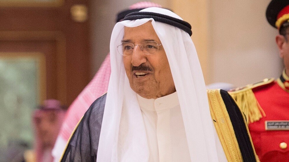 أمير الكويت: انخفاض أسعار النفط والاستثمارات يؤثر على القدرات المالية للدولة