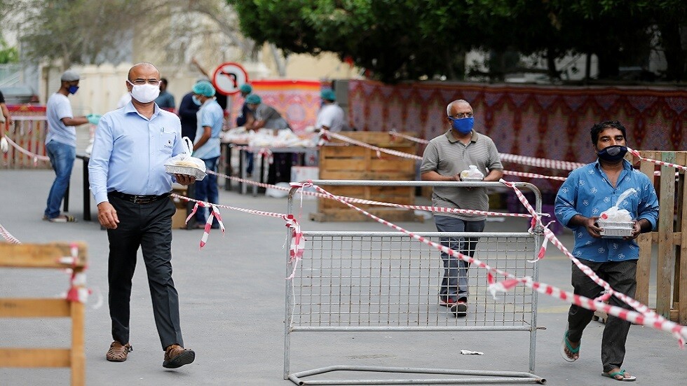 الكشف عن حصيلة الإصابات الجديدة بكورونا في البحرين وعمان