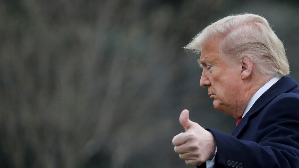 ترامب يوجه صندوق معاشات أمريكي بوقف الاستثمار في الأسهم الصينية