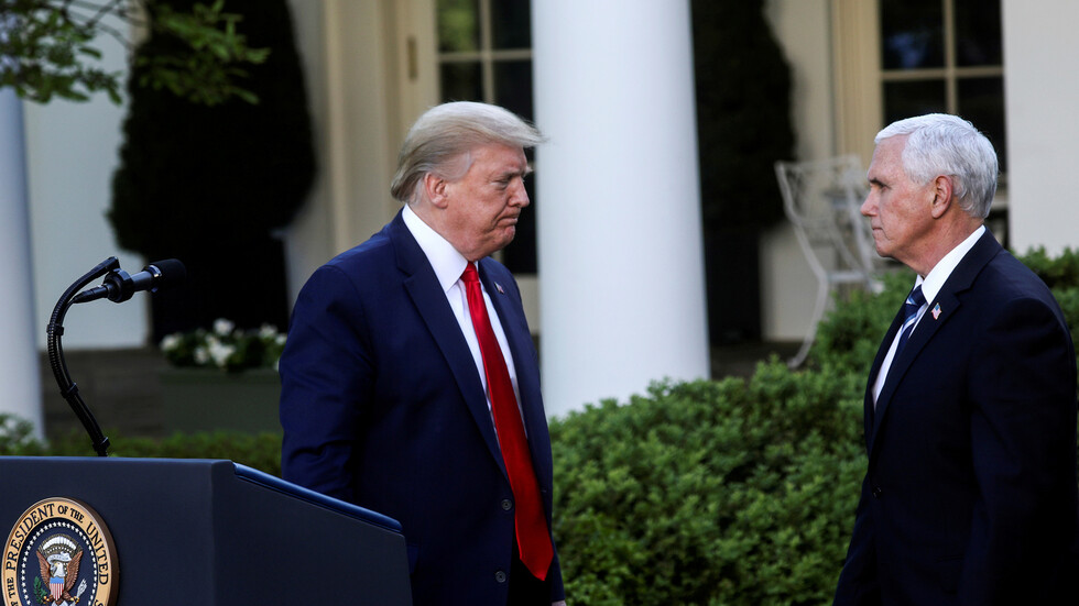 بينس يبتعد عن ترامب بعد تشخيص 