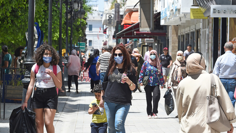 مع انحسار كورونا.. تونس تقلص ساعات حظر التجول