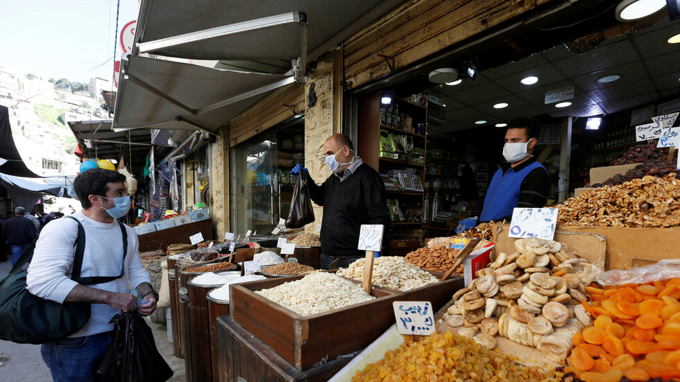 استطلاع: 63% من الأردنيين لا يأخذون خطورة كورونا على محمل الجد
