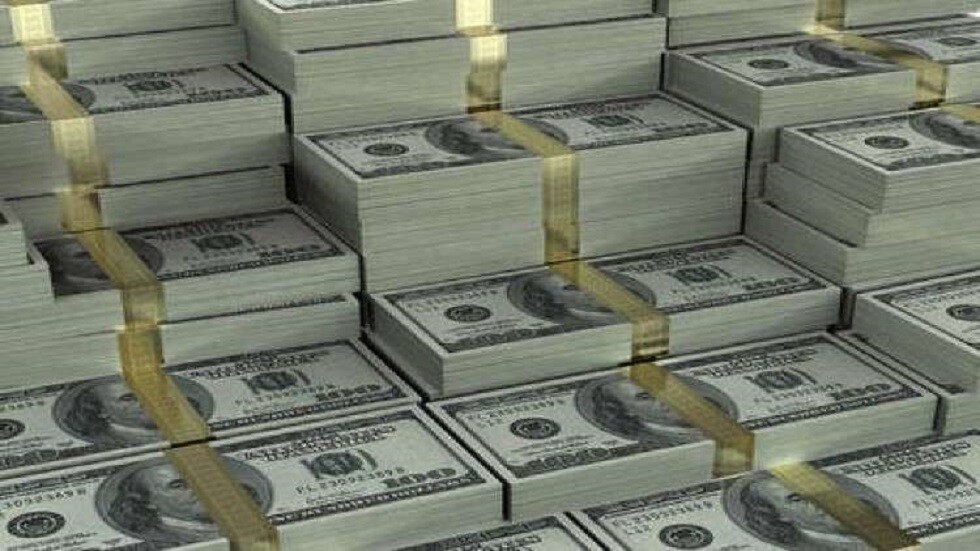 الدولار يسجل ذروة 3 أسابيع رغم بيانات أمريكية قاتمة