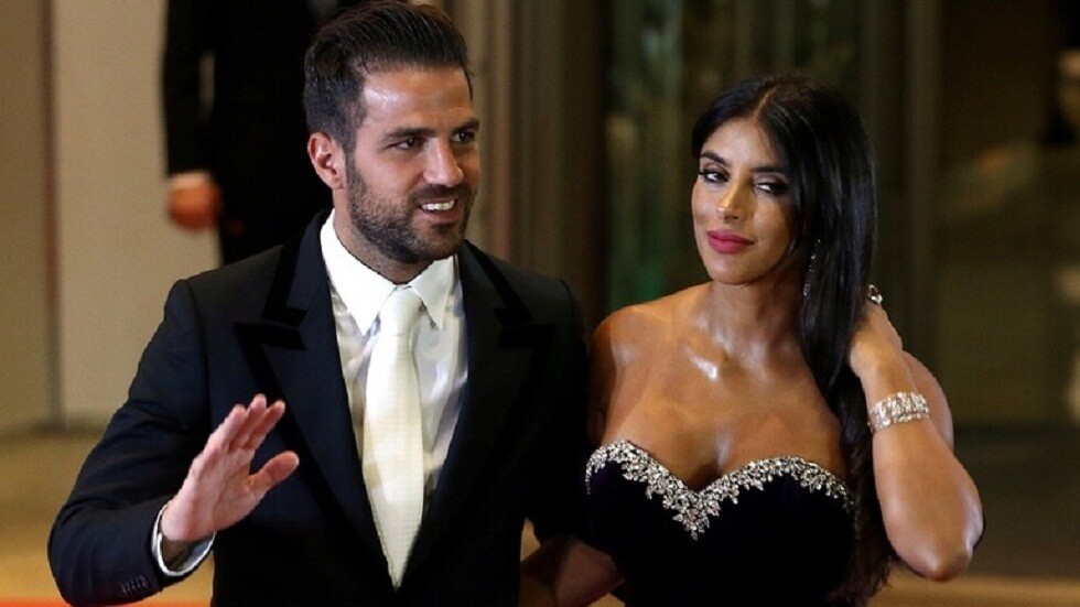 فابريغاس يغازل زوجته اللبنانية في ذكرى زواجهما (صور)