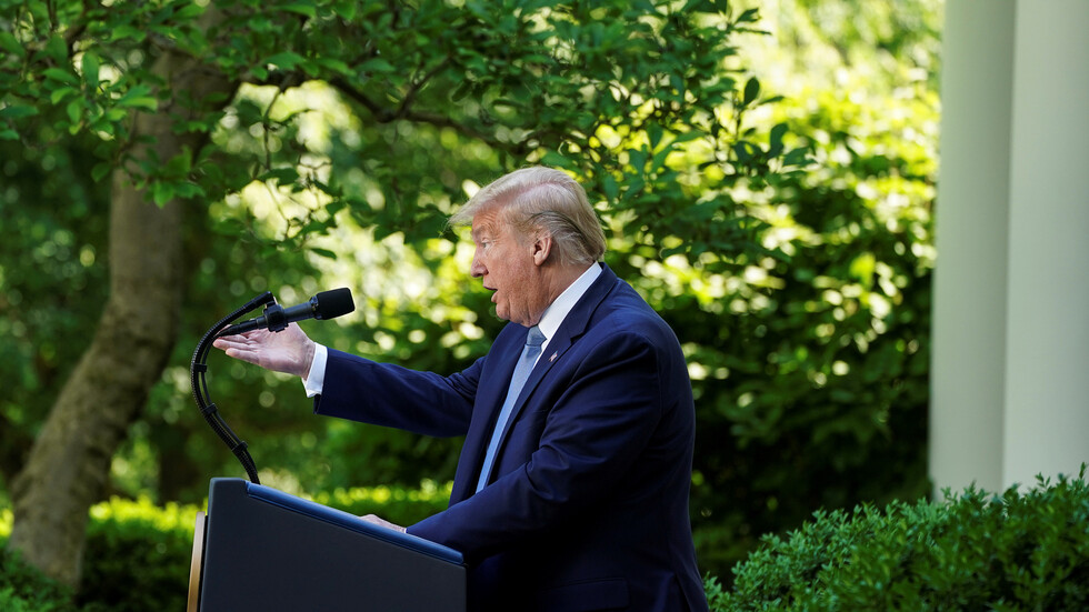 ترامب: ندرس إتاحة اللقاح ضد فيروس كورونا مجانا