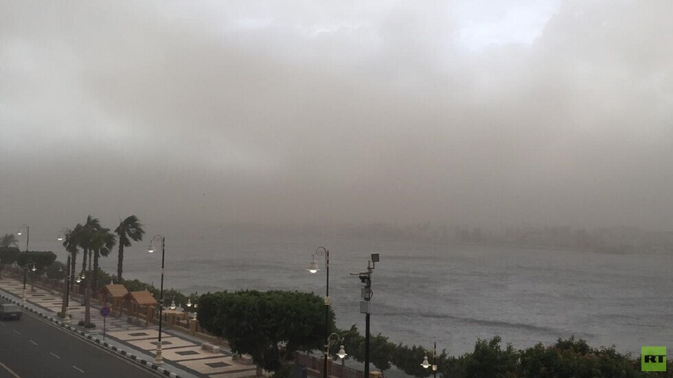 إغلاق عدة طرق رئيسية في صعيد مصر بسبب سوء الأحوال الجوية