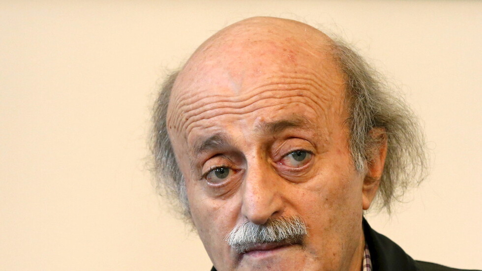 جنبلاط يخرق الحظر الشامل بسبب كورونا.. ويعتذر عبر 