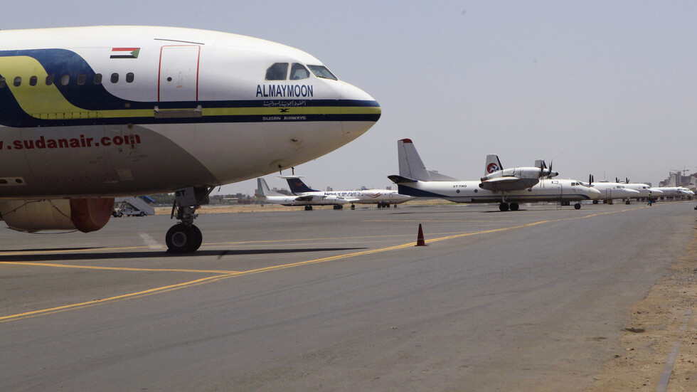السودان يجدد تمديد إغلاق مطار الخرطوم الدولي حتى 31 مايو