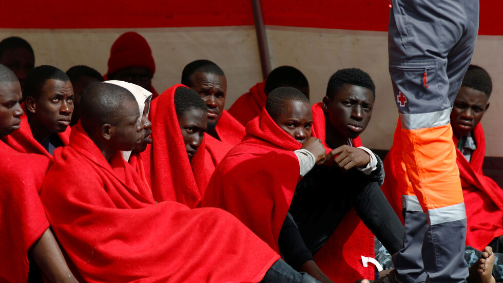 خفر السواحل الإسباني يعلن إنقاذ 49 مهاجرا قبالة جزيرة جران كناريا