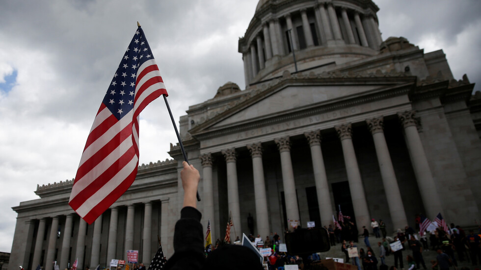 حصيلة الوفيات بفيروس كورونا في الولايات المتحدة تتجاوز 90 ألف حالة