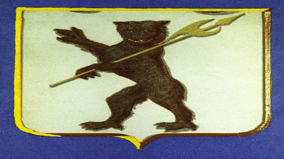 دب يعتدي على رجل في وسط مدينة ياروسلافل الروسية