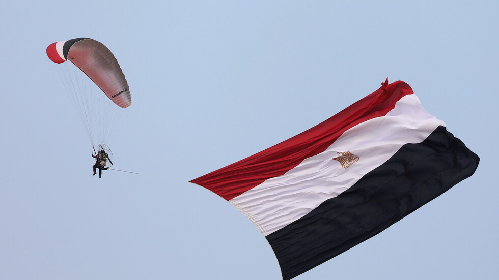 فحص وزير الري المصري بعد لقائه محافظ مصاب بفيروس كورونا