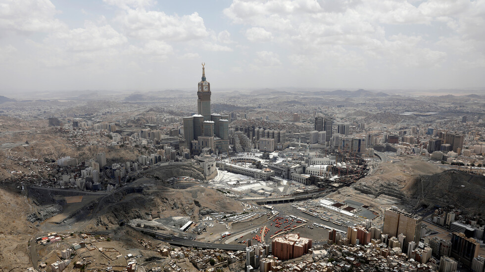 سعودي يقتل رجلا في فندق بمكة بسبب "ألفاظ خادشة"