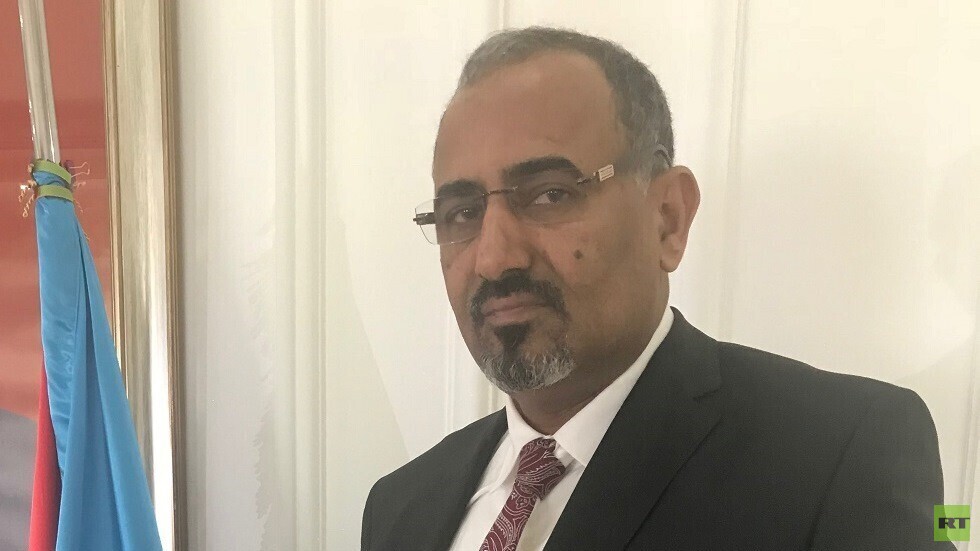 بدعوة من ولي العهد السعودي.. رئيس المجلس الانتقالي الجنوبي اليمني يصل إلى الرياض