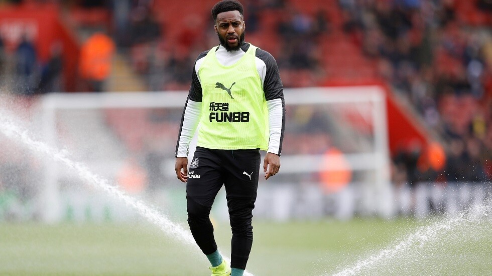 روز يرى أن اللاعبين يعاملون كـ