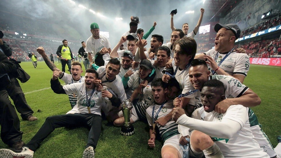 إصابة 8 لاعبين بفيروس كورونا في نادي سانتوس المكسيكي