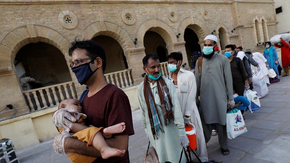 ارتفاع الوفيات والإصابات بكورونا في باكستان بعد رفع القيود