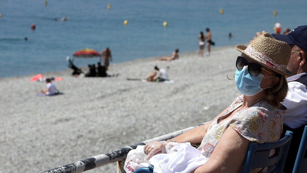 فرنسا تسجل انخفاضا في وفيات وإصابات كورونا