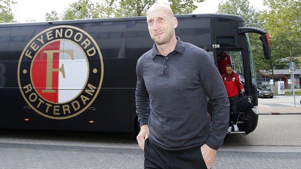 تجربة تدريبية جديدة للأسطورة الهولندي ياب ستام