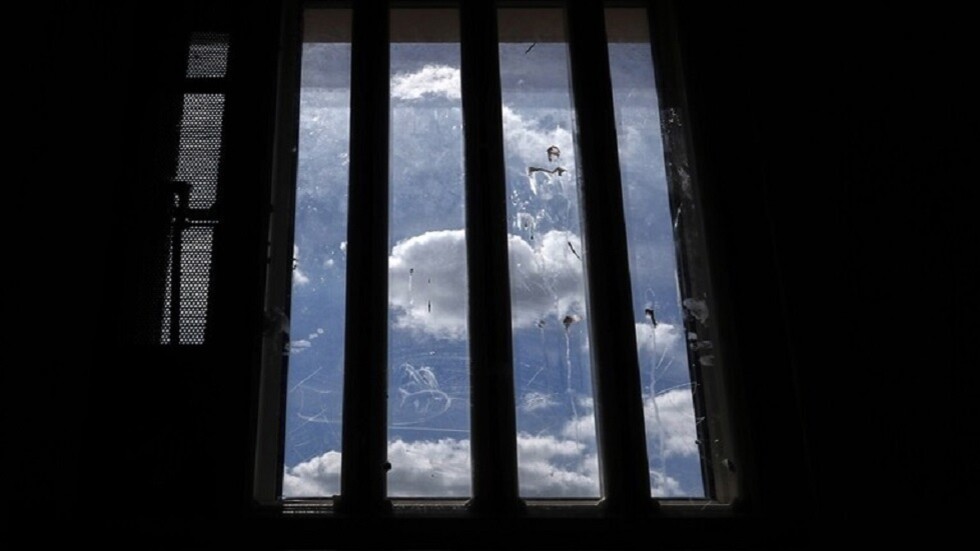 سجين محكوم بالمؤبد يفتتح مدونة للطهي ويتحول إلى نجم بالإنترنت