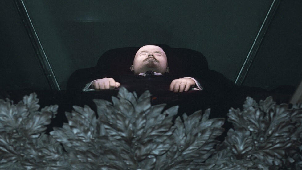 سياسي روسي يقترح بيع مومياء لينين