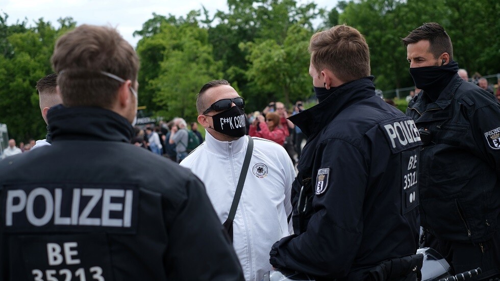 ألمانيا.. توقيف 60 متظاهرا احتجوا على إجراءات العزل العام في برلين