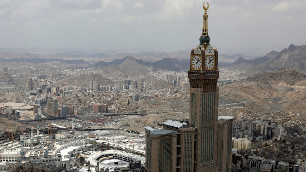 السعودية.. 10 وزراء يعايدون المواطنين والمقيمين بعيد الفطر في تسجيل مصور