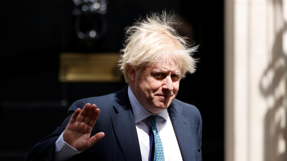 جونسون يعلن عن انخفاض حاد لوفيات كورونا في بلاده