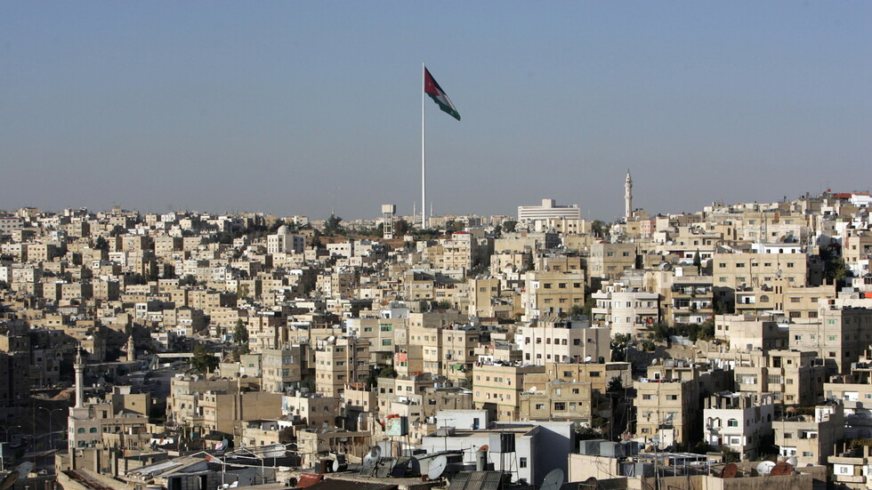 الأردن.. 3 إصابات بكورونا وعودة جزئية لموظفي القطاع العام للعمل