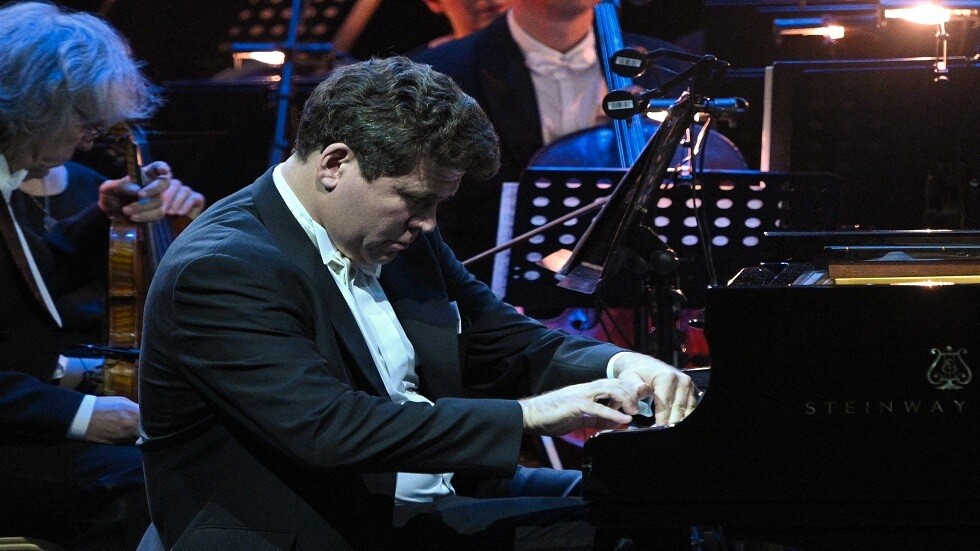 عازف بيانو روسي يقيم أول حفل موسيقي بعد الحجر الصحي في برلين