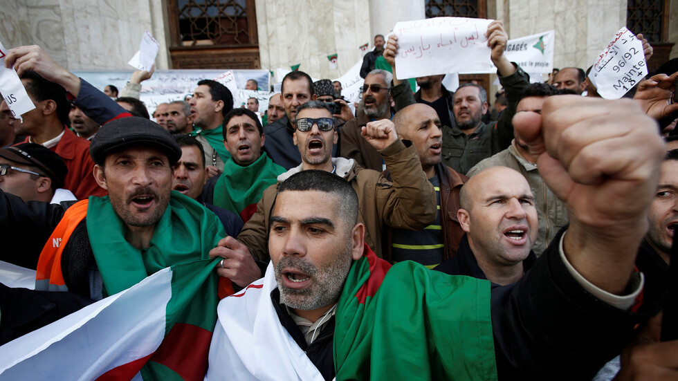 قناة فرنسية تثير غضب الجزائريين: الحراك الشعبي في الجزائر "لتحرير الكبت الجنسي" (صور)