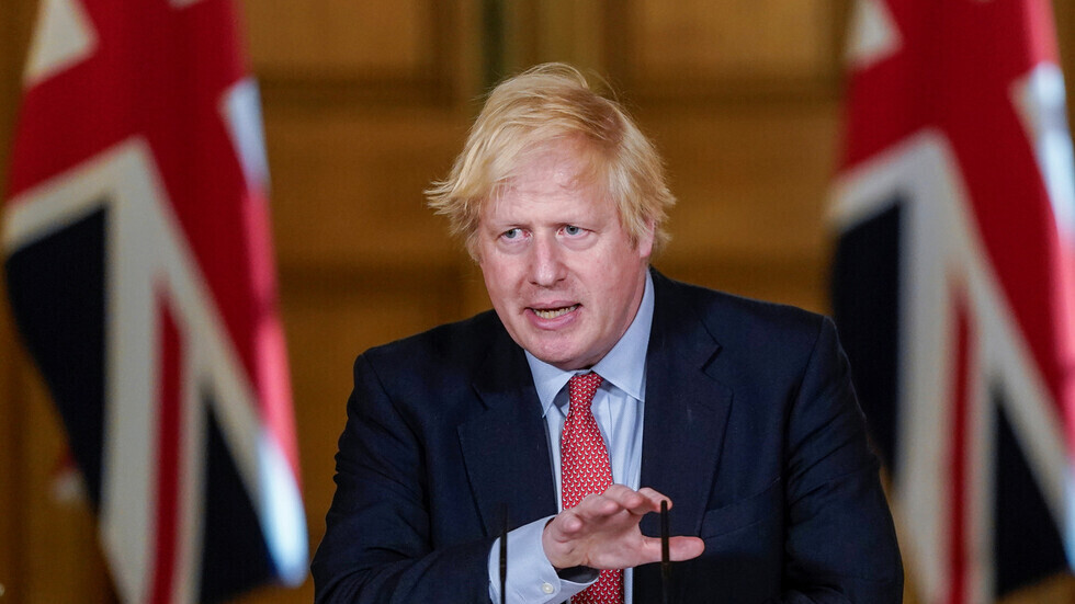 انضمام 40 نائبا من حزب جونسون للمطالبين برحيل كامينغز