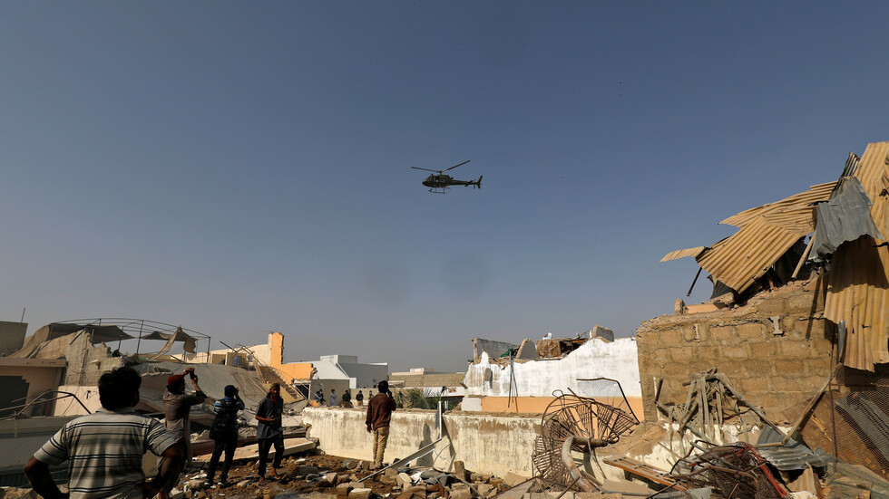 باكستان.. العثور على مسجل قمرة القيادة في الطائرة المنكوبة